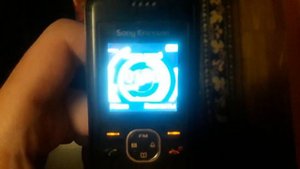 Sony Ericsson J132 Вкл, аккумулятор разряжен/On, battery low