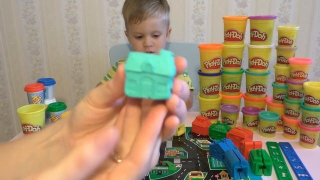 Рома и Диана ★ Город ПЛЕЙ ДО из пластилина, много фигурок домики, машины, люди Play Doh city