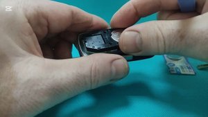 Toyota Prius: замена батарейки в ключе CR2032