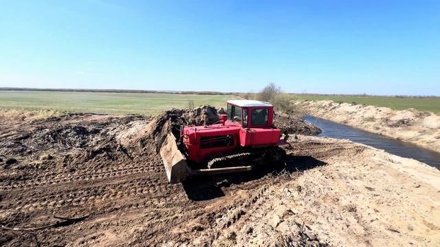 ДТ-75 💪 ТРАКТОР СТАРИЙ ТА ВДАЛИЙ#дт75 #гусеничный #тракт смотреть онлайн