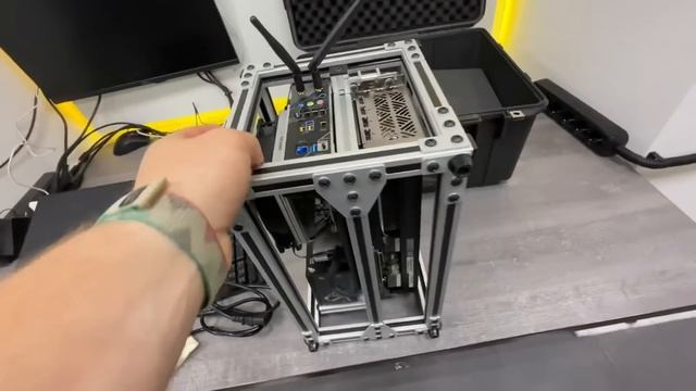 Ринат собрал уникальный компьютер за 200.000 рублей! 😱🔥 смотреть онлайн