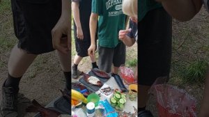 На рыбалке пробуем копченого леща #рыбалка #копченыйлещ