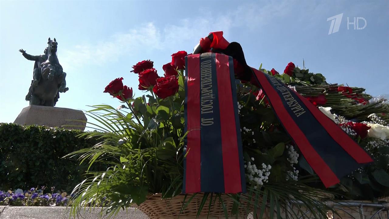 Санкт-Петербург отмечает 322-летие