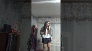 девушка в караоке-баре. 😅😅😅 если не умеешь петь слу?