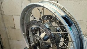 Обслуживание колес BMW R1200GS .