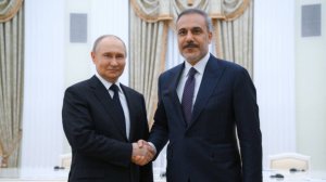 Дипломатия в приоритете: Владимир Путин принял главу МИД Турции в Кремле