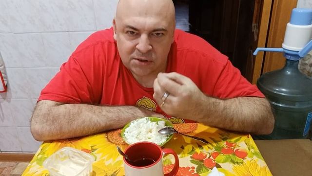 Мукбанг. Бутерброды с плавленым сыром, домашний творо?