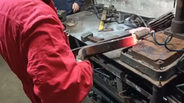 вилы для погрузчика из рессоры
