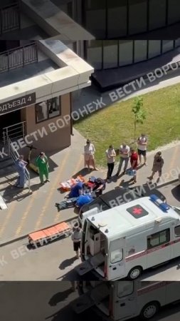 СБРОСИЛСЯ ВНИЗ: молодой человек спрыгнул с балкона высотки №130к1 на Московском проспекте.