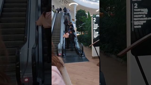 Загубили новий телефон в ТЦ 😲 Шопінг їжа та атракціон смотреть онлайн