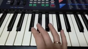 Пение: Ля мажор и фа-диез минор в гармоническом виде. Главные трезвучия с обращениями. Тритоны.