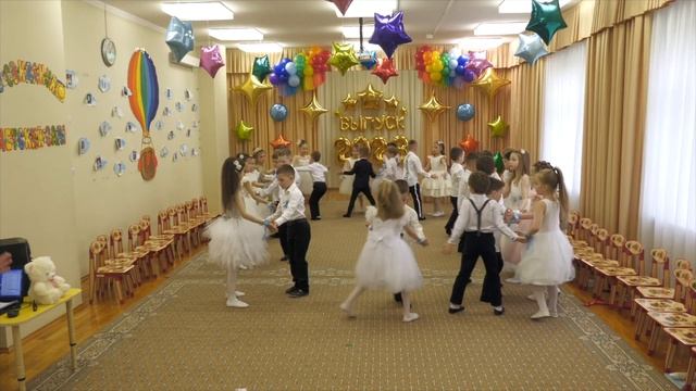 НЕЗАБУДКОВЫЙ ВАЛЬС НА ВЫПУСКНОЙ В ДЕТСКОМ САДУ смотреть онлайн