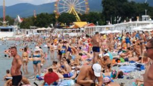 КАБАРДИНКА! ВОЙНА ЗА МЕСТО НА ПЛЯЖЕ! 23.08.2021! ЗАГОРАЮТ СТОЯ, ЛЁЖА МЕСТ НЕТ.