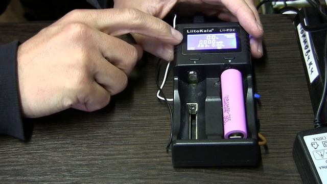 краш тест літій іонного акумулятора самсунг 35е #акуму? смотреть онлайн