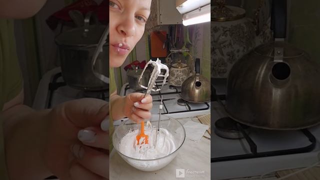 Ролик № 1598. Белково-заварной крем для кулича. Рецепт в смотреть онлайн