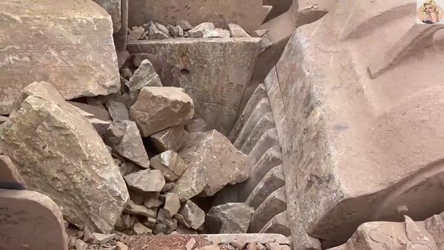 Строительство, дробление щебёнки