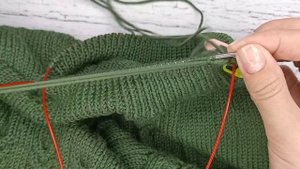 Закрытие горловины, связанной резинкой 1*1, иглой. // Закрытие резинки 1*1 иглой. // Фабричный край