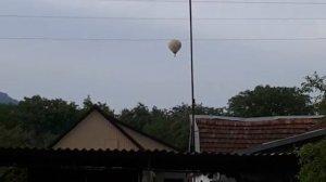 Воздушный шар летит