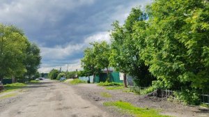 Деревенская прогулка, счастливая и уютная жизнь в деревне, деревенские будни
