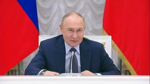 «Непростая работа!»: Путин рассказал, как сажал картошку с отцом
