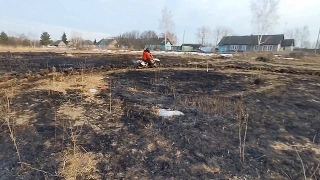 тренировка. езда по кругу. Husqvarna TC 85 смотреть онлайн