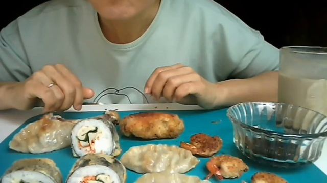 МУКБАНГ роллы, креветки в кляре, дамплинги, ножки