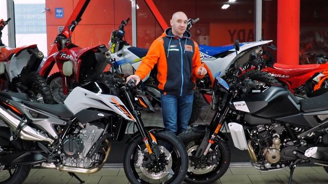 Husqvarna Svartpilen 801 чи KTM 790 Duke: Що обрати? смотреть онлайн