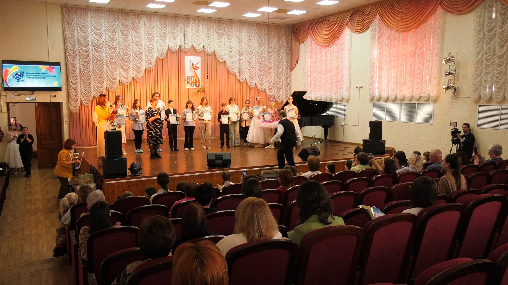 В Копейске прошел фестиваль «Парад талантов»