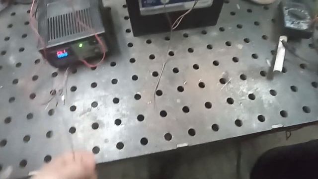 Заряжаю аккумулятор наоборот, десульфатация. смотреть онлайн