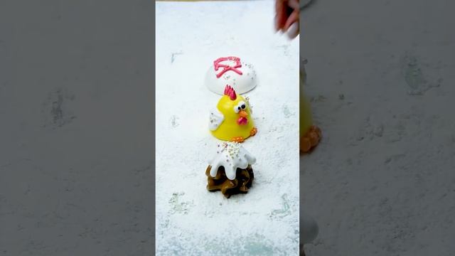Кулич и пасхальные украшения из маршмеллоу