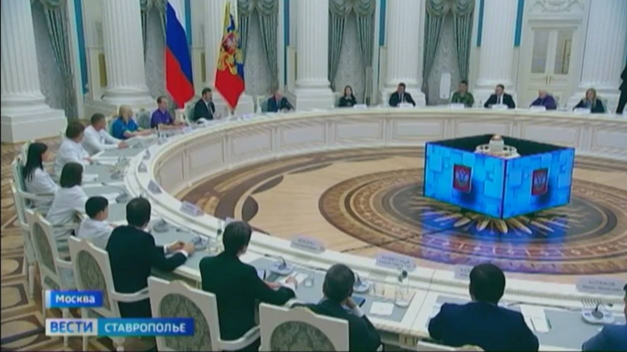 Семья ставропольцев рассказала Владимиру Путину историю своего успеха