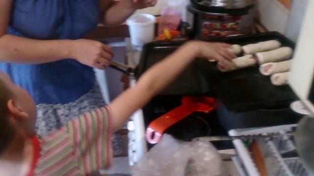 2016-07-25 Данил делает сосиски в тесте смотреть онлайн