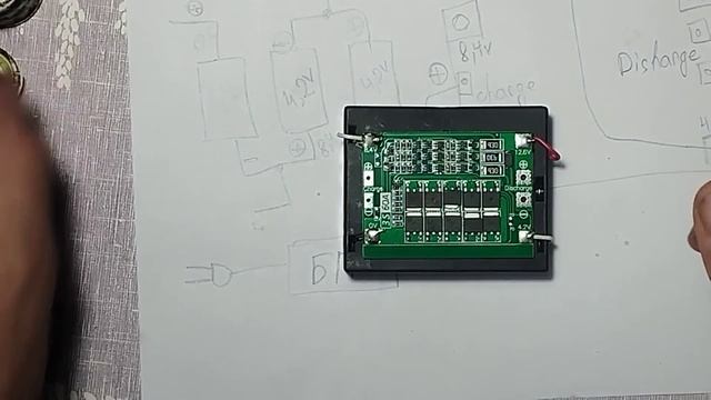 Для начинающих. Как подключить аккумуляторы 18650 к плат смотреть онлайн