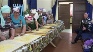 Степноозерские женщины отправили бойцам спецоперации 225 кг домашней лапши