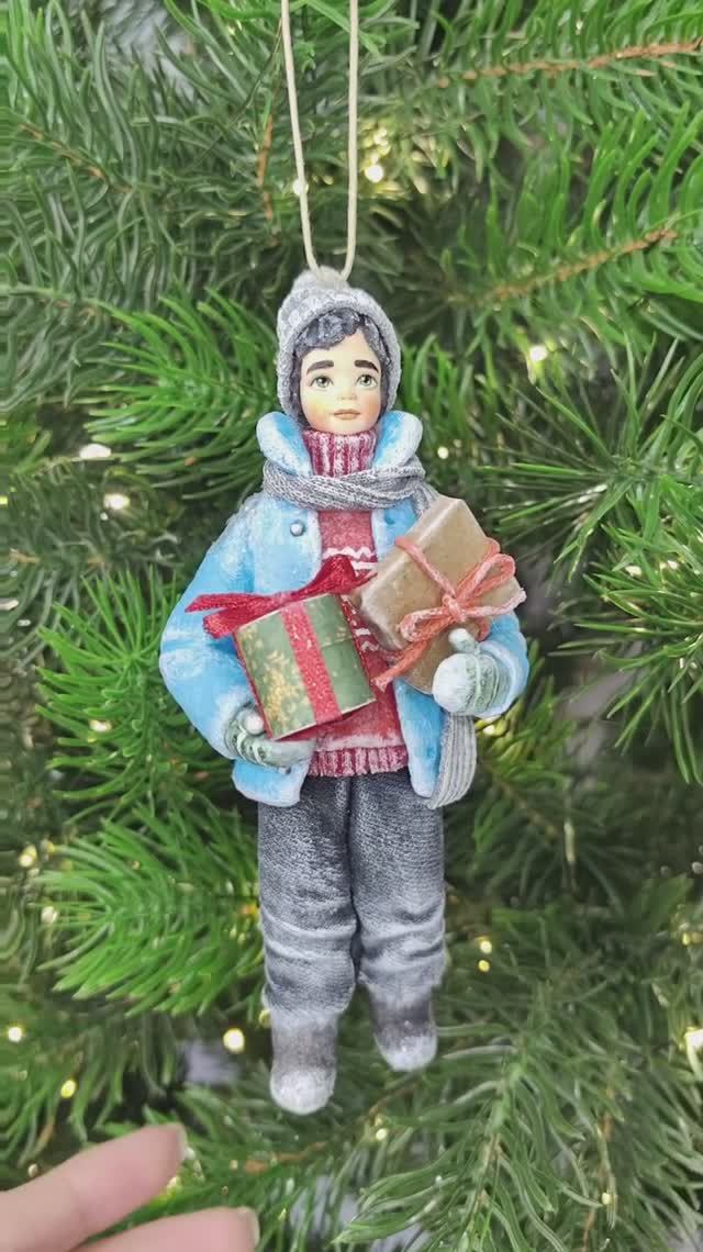 Ватная игрушка «Мальчик с подарком»
арт. ВИ61