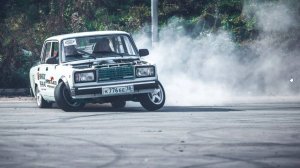 ДРИФТ ПО МОСКВЕ У КРЕМЛЯ!!