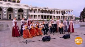 Солисты хора и оркестра Государственного академического Северного русского народного хора ко дню ...