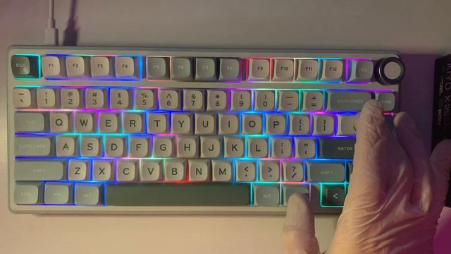 Обзор Royal Kludge r75 (RKR75) - лучшая бюджетная клавиатура! смотреть онлайн