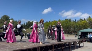 Саният Кочкарова и Керим Бабалу с музыкальной композицией «Карачаево–Черкесия моя» (СКГА)