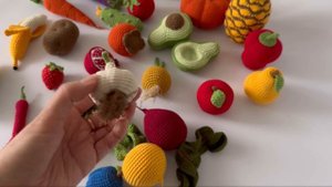 Вязаные овощи и фрукты крючком. knitted fruits and vegetables
