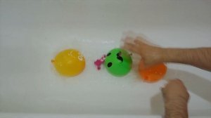 Шарики с водой Учим цвета с шариками Песня детям Воздушные шарики Лопаем Шарики с водой 1 серия