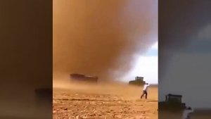 Гигантский пыльный вихрь, Гояс, Бразилия, 09.08.19 I Giant dusty