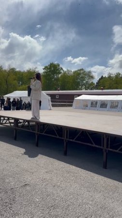 На сцене Асият Чукова и ансамбль национального танца «Снежные вершины»