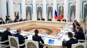 Путин обсудил с предпринимателями развитие экономики и меры господдержки