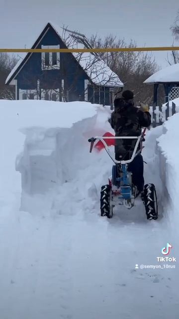 Как убирать снег правильно смотреть онлайн