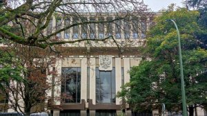 Суд смягчил наказание одному из напавших на генконсульство РФ в Марселе