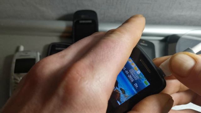 покупки телефонов с куфара за 8$ миниатюрный Panasonic, гор? смотреть онлайн