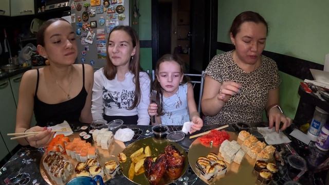 Мукбанг#роллы #еда #мукбангроссия #вкусно #mukbang