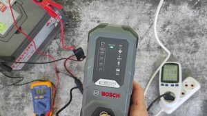 Зарядний пристрій Bosch C30 Battery Charger  для акумулятора. Огл?