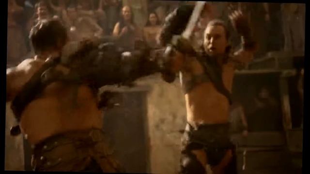 Гладиатор Ганник сражается на арене без оружия смотреть онлайн